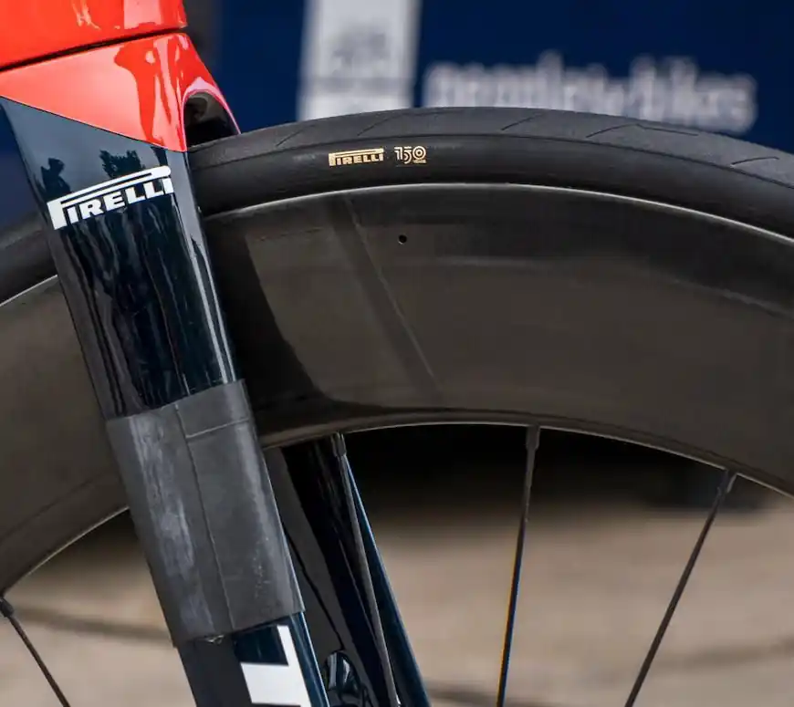 Begränsat antal P ZERO Race 150th Anniversary Edition landsvägsdäck