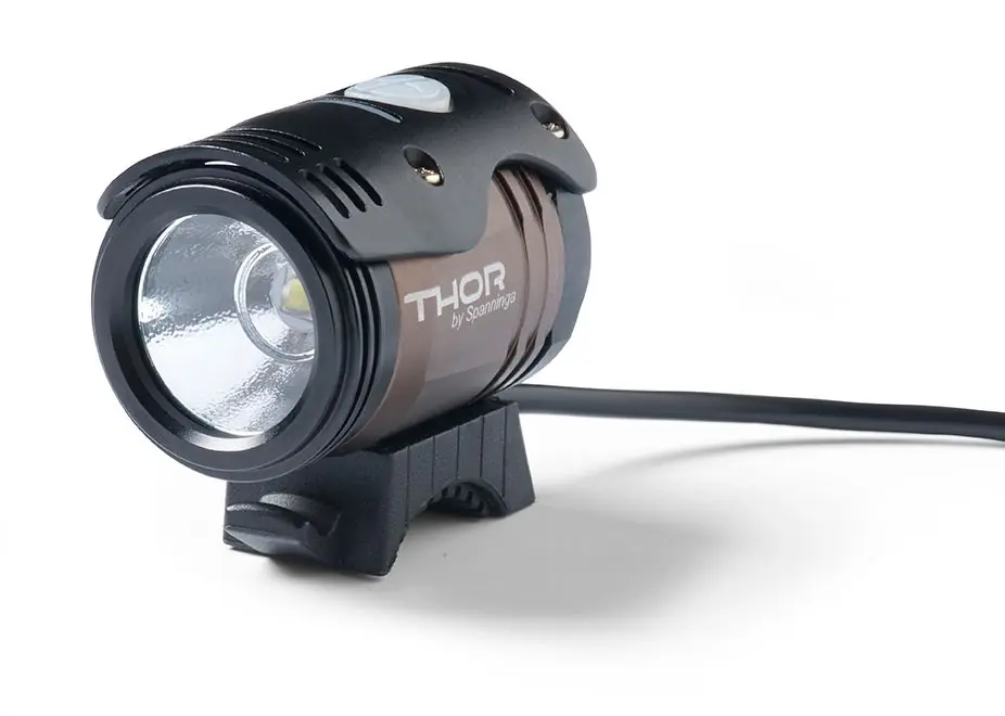 Thor 1100 framlampa med USB-laddning Kundfavorit