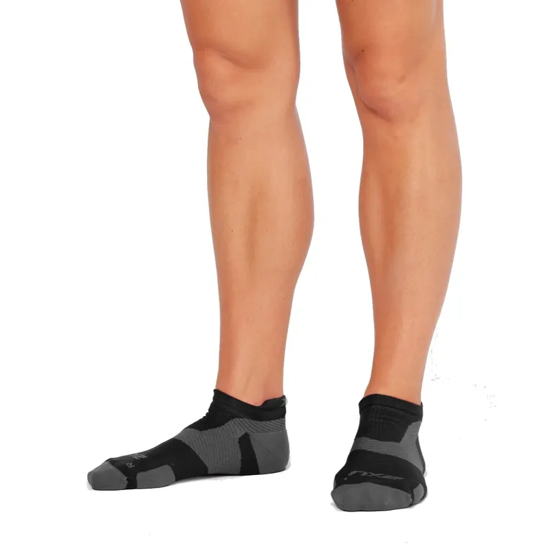 2XU Vectr Light Cushion No Show Sock Black/Titanium Bästa pris